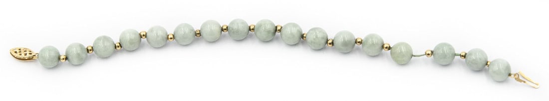 Estate Jade Bead Bracelet (1 of 2)