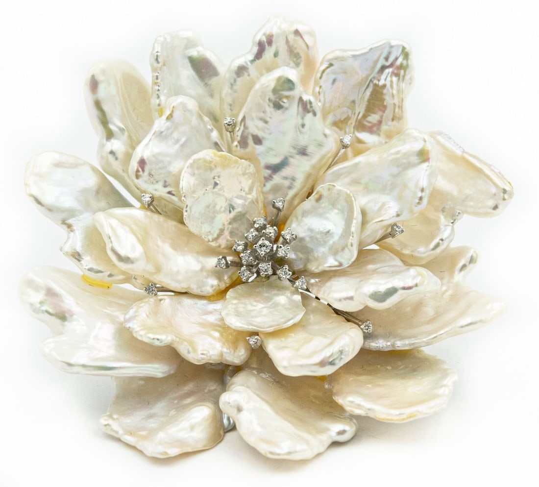 Estate Large White Gold Diamond and Fresh Water Pearl Flower Brooch: Title: Estate Large White Gold Diamond and Fresh Water Pearl Flower Brooch Details: Estate Large White Gold Diamond and Fresh Water Pearl Flower Brooch; 18k white gold; 32.20dwt/50.20g; 20 Baroque pea