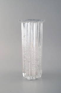 Willy Johansson for Hadeland, Norway. Ribbed "Atlantic" vase in clear art glass with bubbles.: Willy Johansson for Hadeland, Norway. Ribbed "Atlantic" vase in clear art glass with bubbles. In very good condition. Signed. Measures: 26 x 12 cm. Reserve: $175.00 Shipping: Domestic: Shipping rates