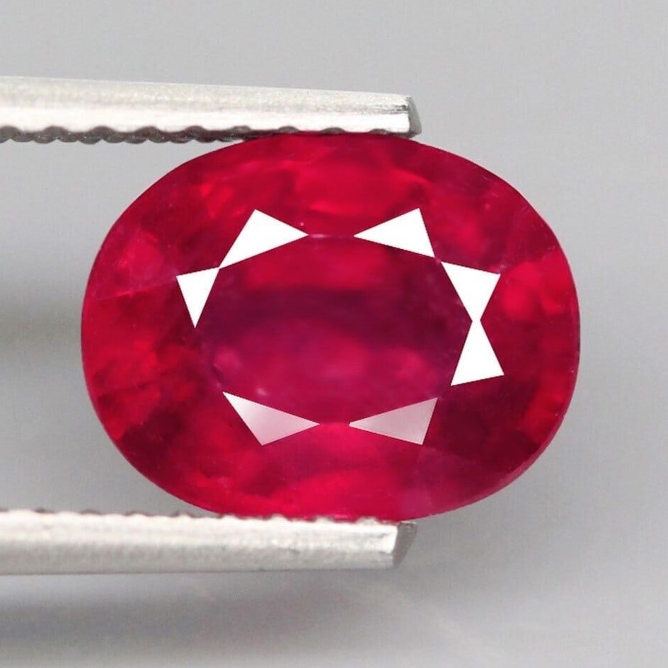 2,19 cts Natural Red Ruby Oval Shape (1 of 3)
