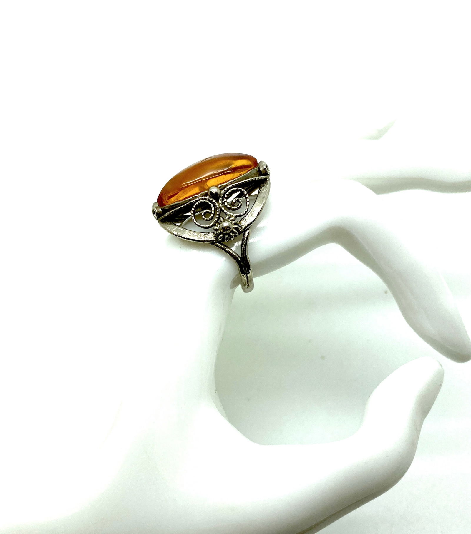 Marvellous Unique Vintage Amber Ring (1 of 5)