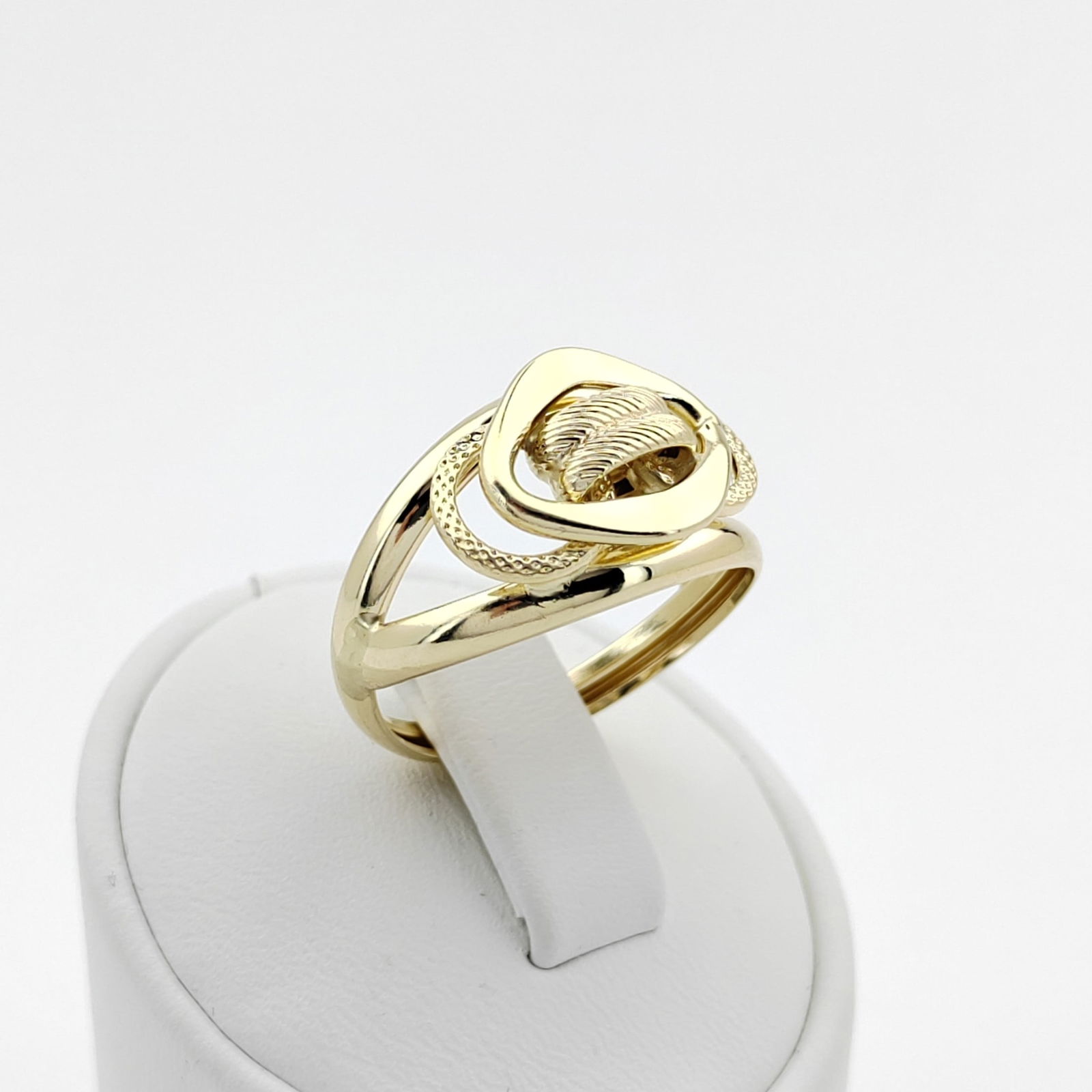 14K 585 Yellow Gold Ladies Ring (1 of 7)
