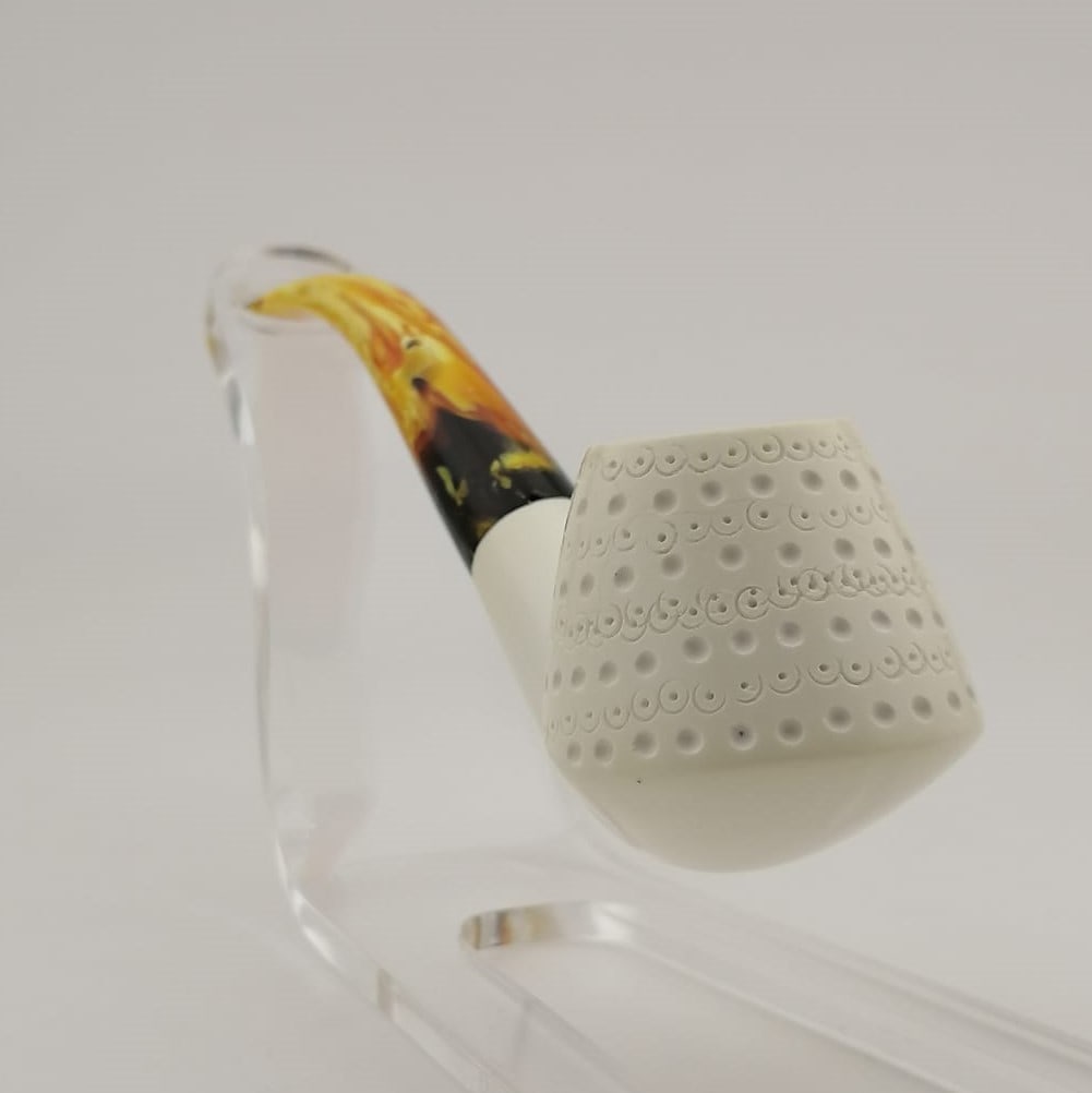 Classic Lattice Meerschaum Pipe: Title: Classic Lattice Meerschaum Pipe Materials: Meerschaum Dimension: 5.51 inch(14cm) Additional Information: Classic Lattice,Hand carved Meerschaum Pipe. Made in Turkey,Eskisehir by Meerschaum Carv