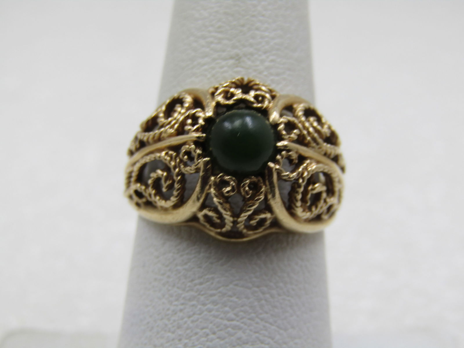 Vintage 14kt Scrolled Jade Ring, Sz. 7, Signed, .50 CTW (1 of 7)