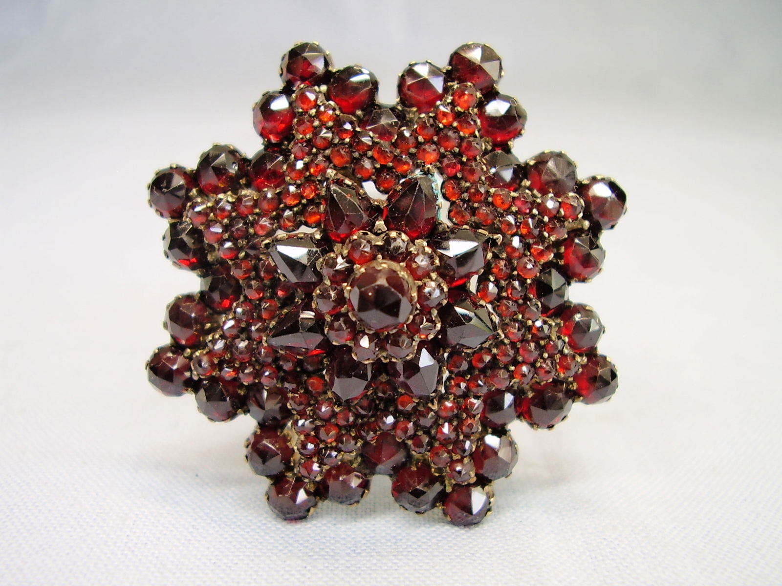 GARNET BROOCH ANTIQUE BOHEMIA AROUND 1830/35. (1 of 7)
