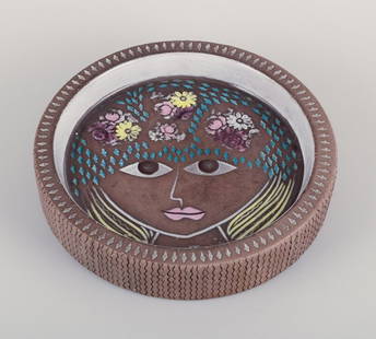 Mari Simmulson for Upsala Ekeby, Sweden. Round ceramic bowl with motif of a woman's face and flowers: Mari Simmulson (1911-2000) for Upsala Ekeby, Sweden. Round ceramic bowl with motif of a woman's face and flowers. Approximately from the 1960s. Model number 5008M. Marked. In perfect condition. Dimens