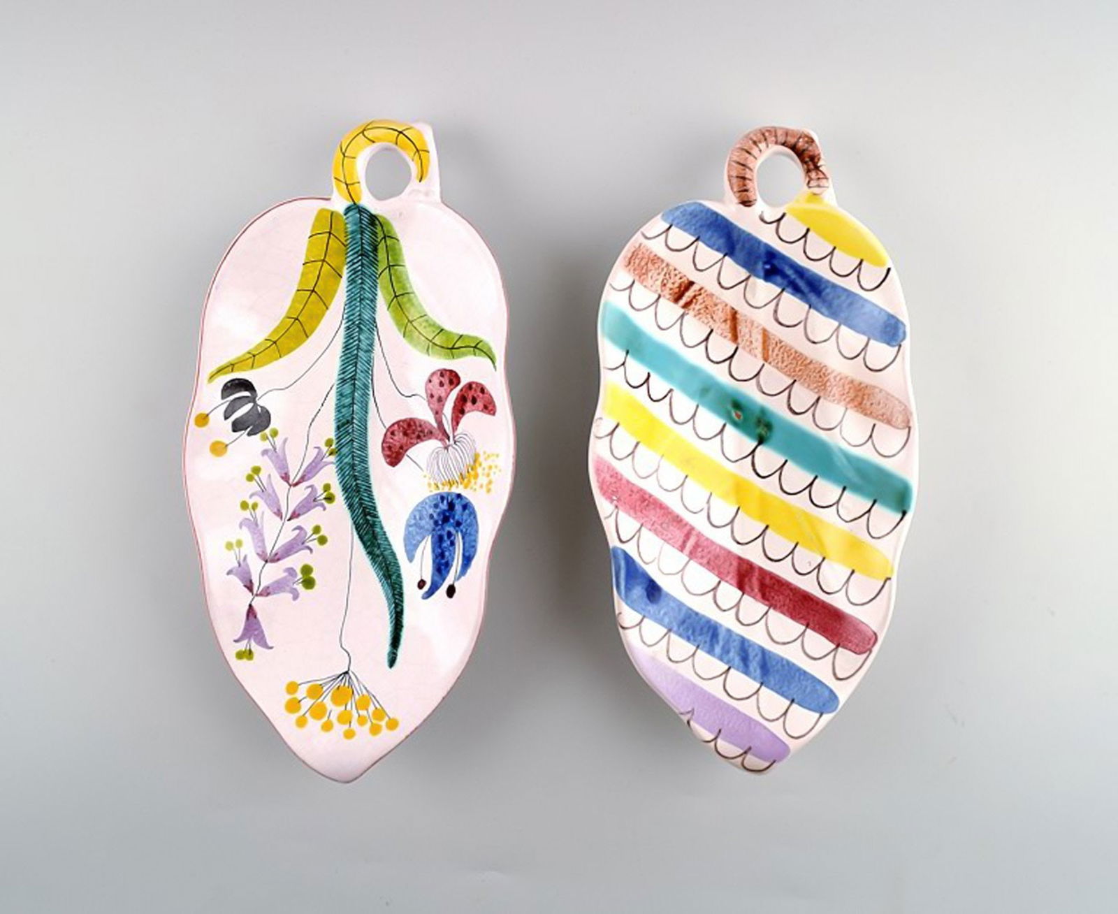 Large unique hand painted platters, Stig Lindberg, Gustavsberg studio. Faience. 2 pcs. in stock. (1 of 6)
