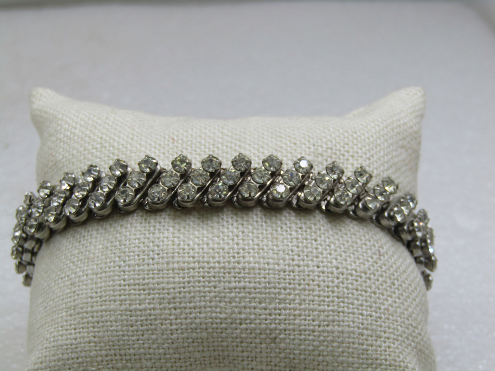 Vintage Clear Rhinestone Expanding Bracelet, 5.75" to 8" (1 of 8)