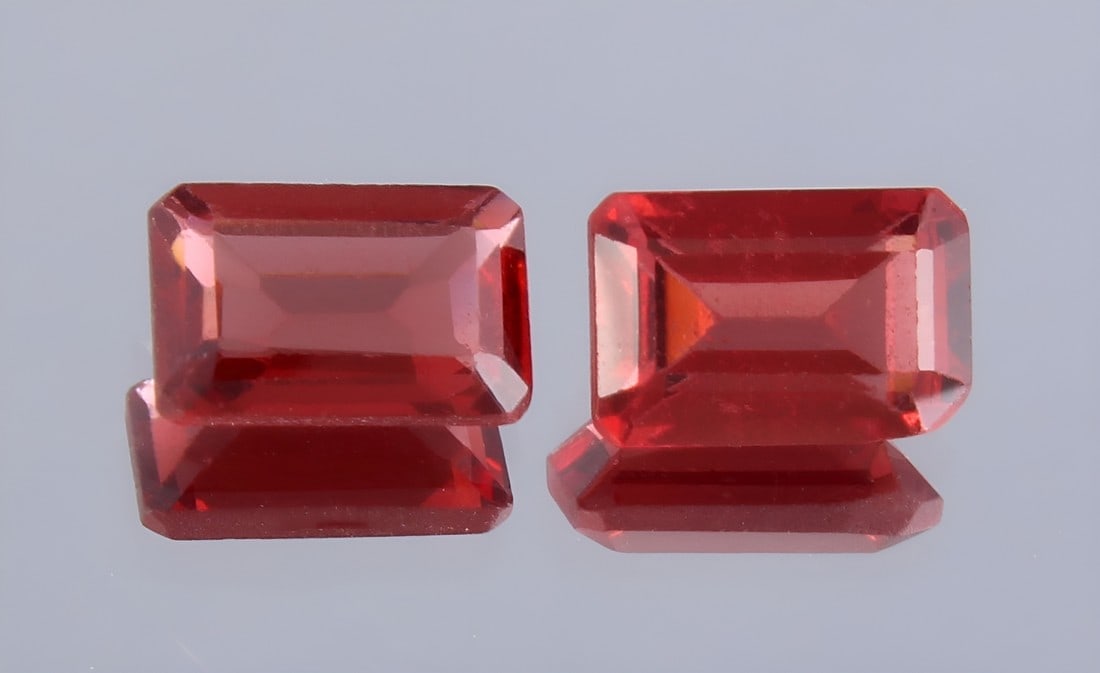 Delightful " Natural Pyrope Almandine Garnet " 1.31 Cts Natural Pyrope Almandine Garnet Pair: No Reserve! Title: Delightful " Natural Pyrope Almandine Garnet " 1.31 Cts Natural Pyrope Almandine Garnet Pair Description: Gemstone : Natural Almandine Garnet Shape and cut : Rectengular Cut Origin 