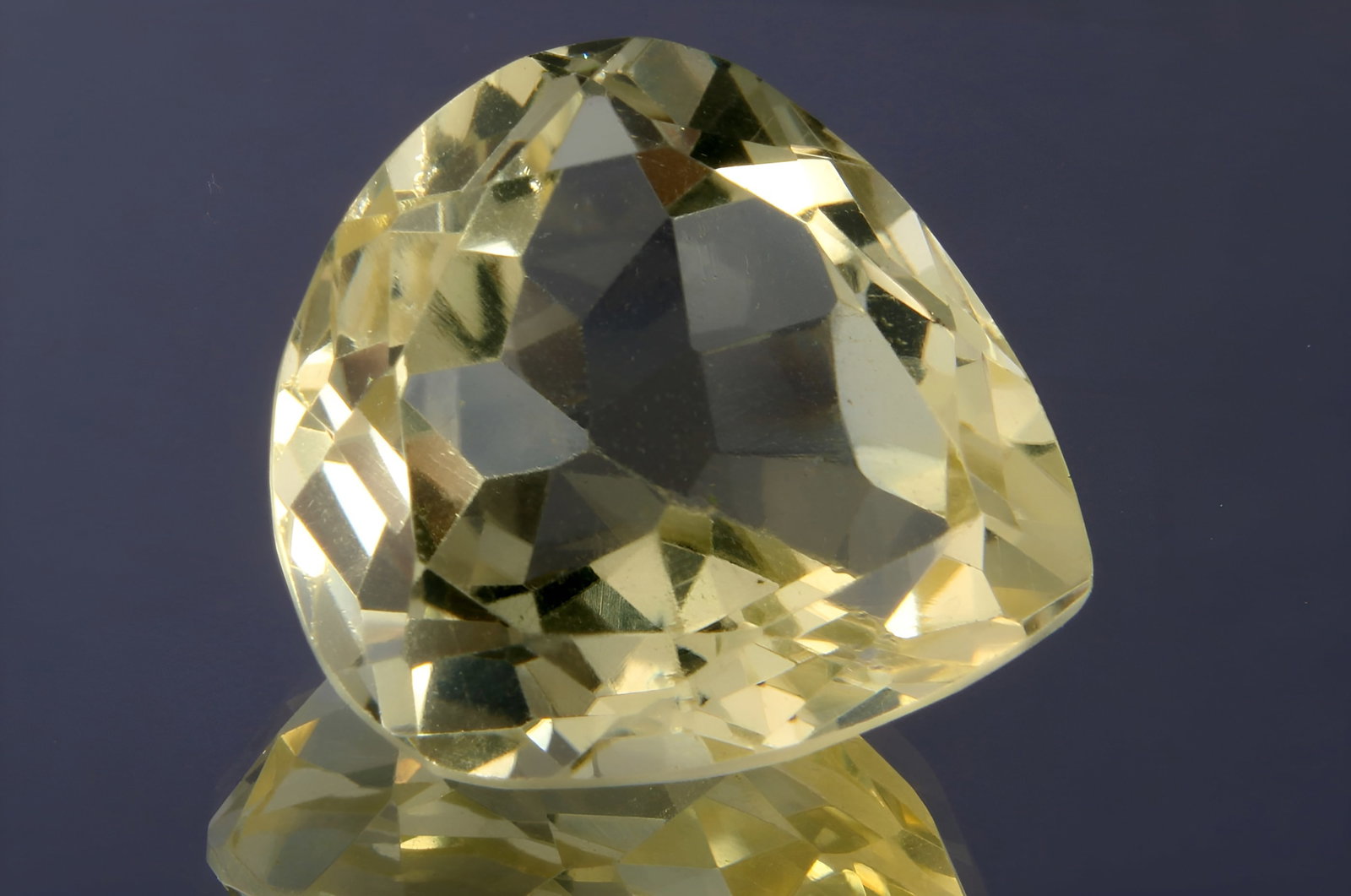 Awesome " Natural Lemon Quartz " 18.65 cts Natural Lemon Quartz: No Reserve! Title: Awesome " Natural Lemon Quartz " 18.65 cts Natural Lemon Quartz Description: Gemstone: Natural Lemon Quartz Origin: Africa Weight : 18.65 carats Measurements: 19x18 mm, Shape / Cut 