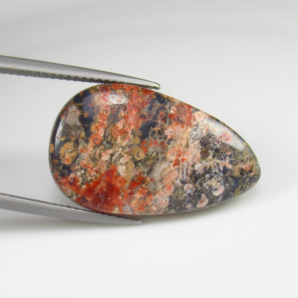 12.65 Ct - Natural Obsidian: No Reserve! Title: 12.65 Ct - Natural Obsidian Description: Gemstone Gemstones: Obsidian Carat: 12.65 Size/Dimensions:26.0 x 15.0 x 5.0 mm Additional Info:Pieces : 1 No's / Shape : Pear Cab / Color :