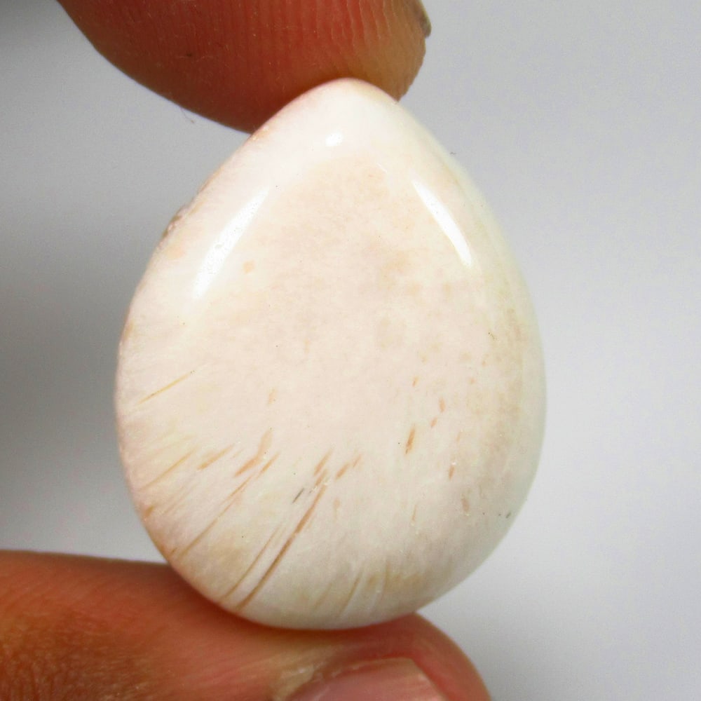 19.55 Ct - Natural Sodosite Jasper: No Reserve! Title: 19.55 Ct - Natural Sodosite Jasper Description: Gemstone Gemstones: Jasper Carat: 19.55 Size/Dimensions:25.0 x 18.0 x 5.1 mm Shipping: Domestic: Flat-rate of $7.00 to anywhere