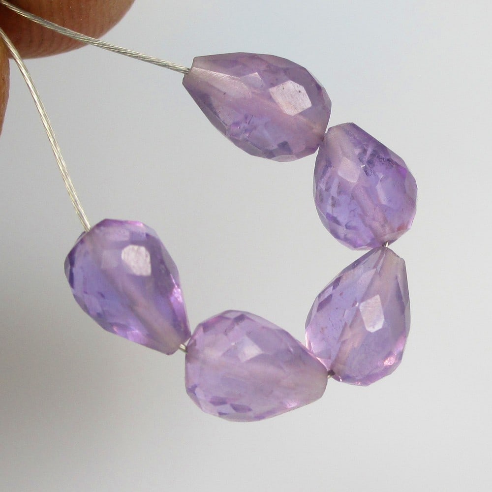 4.20 Ctw Natural 5 Drilled Purple Amethyst Pear Drop Beads: No Reserve! Title: 4.20 Ctw Natural 5 Drilled Purple Amethyst Pear Drop Beads Stone Clarity: Transparent Gemstone:Natural Amethyst Beads Carat Weights: 4.2 Size/Dimensions: 6.0x4.6 - 7.0x4.7 mm / 5 Pc