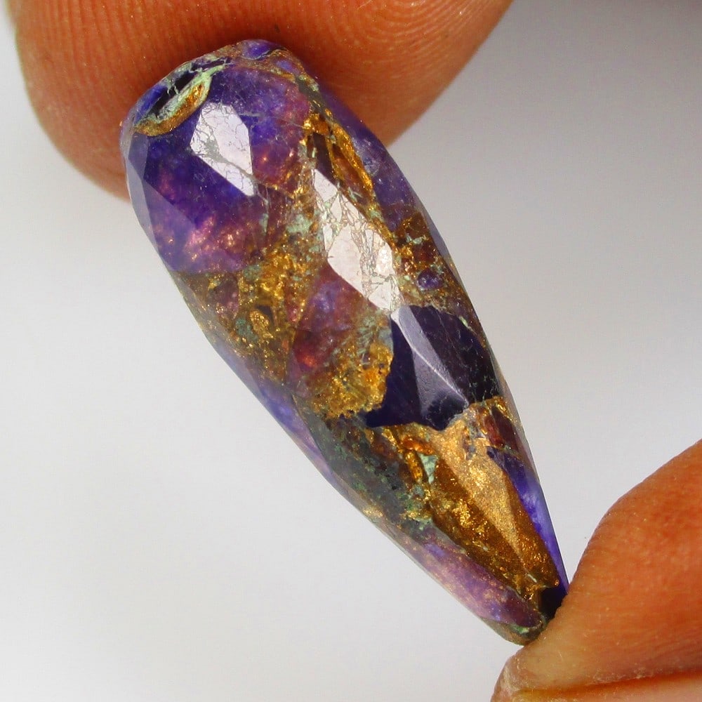 9.40 Ctw Natural Compsoite Howlite Pear Drop: No Reserve! Title: 9.40 Ctw Natural Compsoite Howlite Pear Drop Stone Clarity: Opaque Gemstone:Natural Howlite Turquoise Carat Weights: 9.4 Size/Dimensions: 22.00 x 8.10 x 8.10 mm Additional Info:Exce