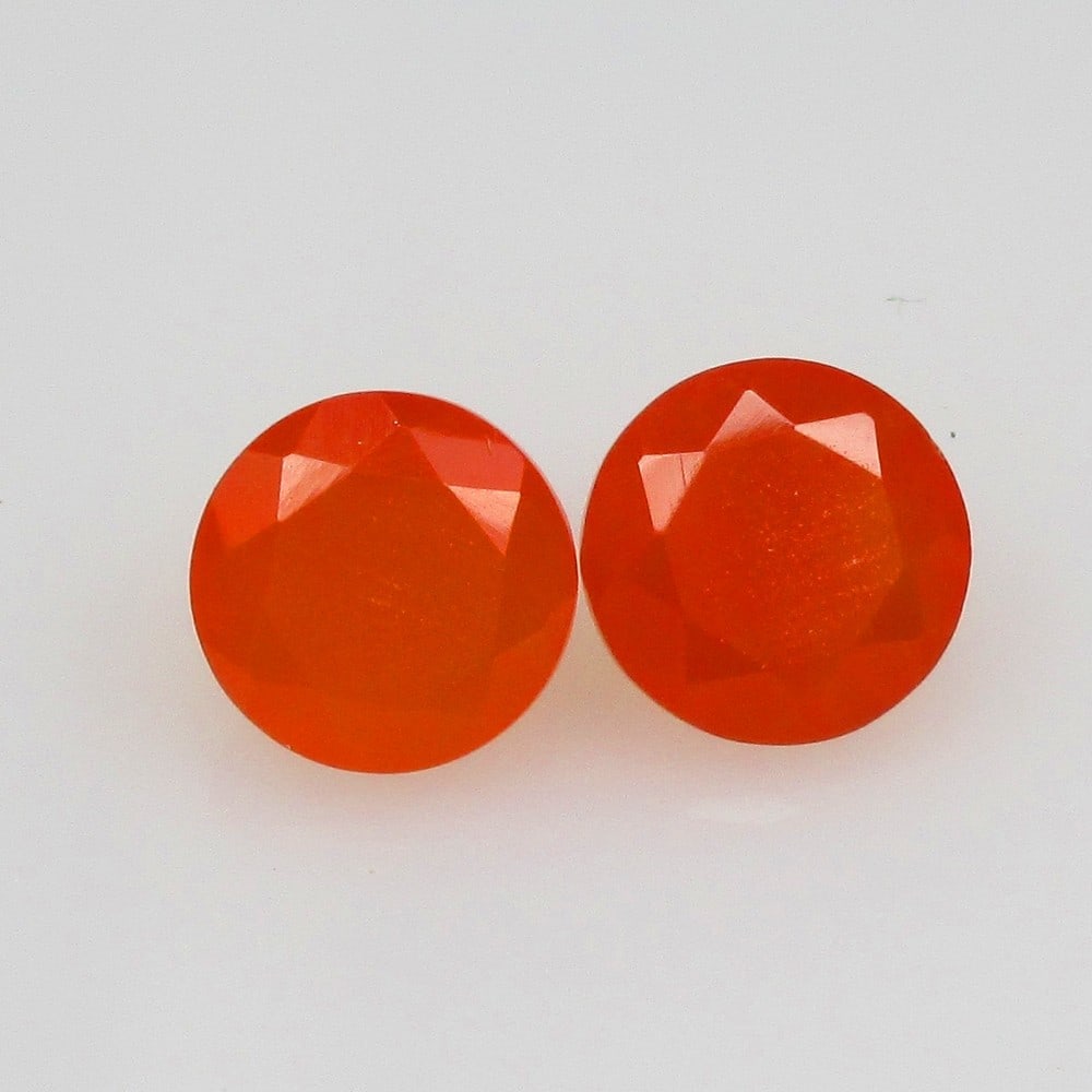 2.74 Ctw Natural Orange Carnelian Round Pair: No Reserve! Title: 2.74 Ctw Natural Orange Carnelian Round Pair Stone Clarity: Semi-Transparent Gemstone:Natural Carnelian Carat Weights: 2.74 Size/Dimensions: 7.20 x 7.20 x 5.00 mm / 2 Pc's Additiona