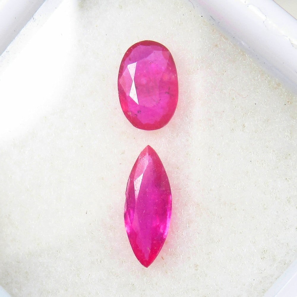 Natural Pinkish Red Ruby Pair - 0.80 Ct (1 of 2)