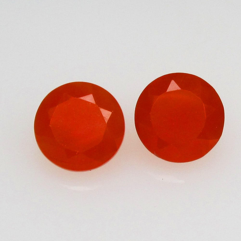 2.56 Ctw Natural Orange Carnelian Round Pair: No Reserve! Title: 2.56 Ctw Natural Orange Carnelian Round Pair Stone Clarity: Semi-Transparent Gemstone:Natural Carnelian Carat Weights: 2.56 Size/Dimensions: 7.20 x 7.20 x 4.40 mm / 2 Pc's Additiona