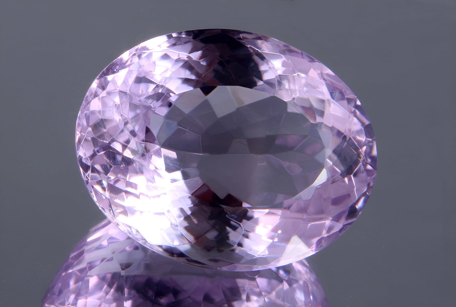 Marvellous " Natural Rose De France Amethyst " 35.31 cts Natural Rose De France Amethyst: No Reserve! Title: Marvellous " Natural Rose De France Amethyst " 35.31 cts Natural Rose De France Amethyst Additional Info: Gemstone : Natural Rose De France Amethyst Origin : Africa Weight : 35.31 c