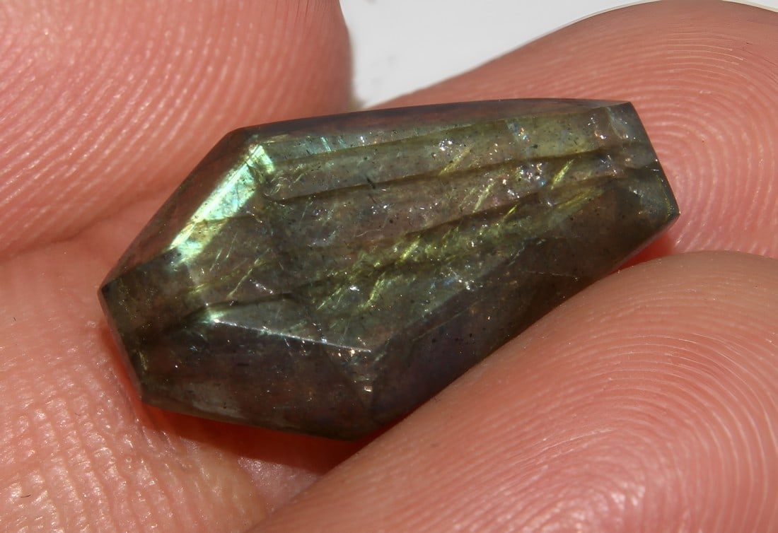 Beautiful " Natural Labradorite " 6.64 Cts Natural Labradorite: No Reserve! Title: Beautiful " Natural Labradorite " 6.64 Cts Natural Labradorite Description: Gemstone : Natural Labradorite Shape : Coffin Cabochan Weight : 6.64 carats Measurements : 17.32x10.16x5.