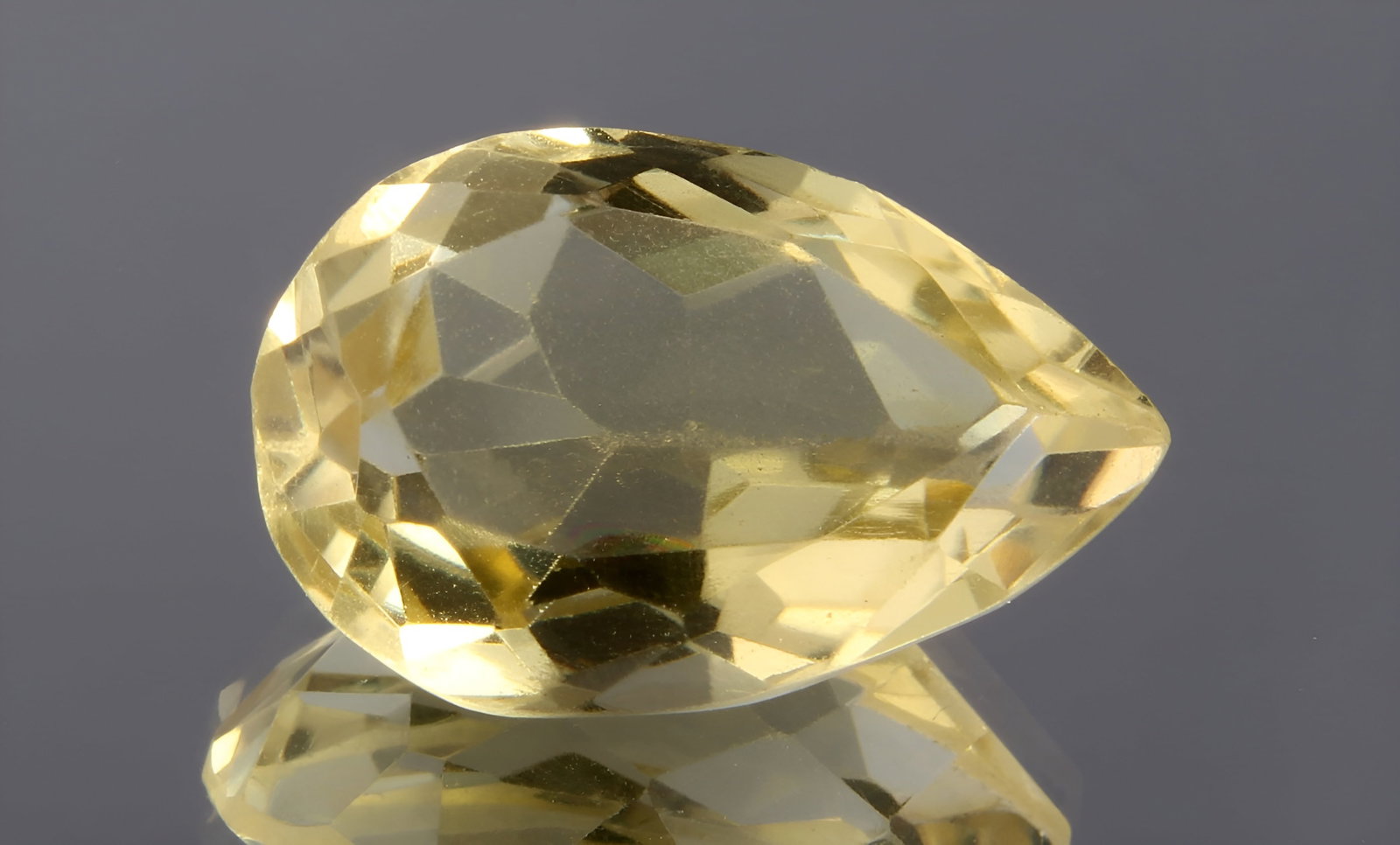 Delightful " Natural Lemon Quartz " 4.00 cts Natural Lemon Quartz: No Reserve! Title: Delightful " Natural Lemon Quartz " 4.00 cts Natural Lemon Quartz Description: Gemstone: Natural Lemon Quartz Origin: Africa Weight : 4.00 carats Measurements: 13.44x8.79x5.95 mm, S