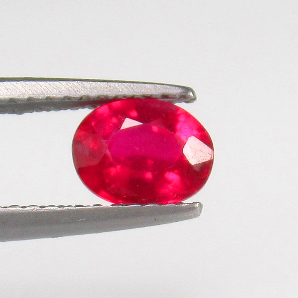 Natural Red Ruby - 1.07 Ct (1 of 2)