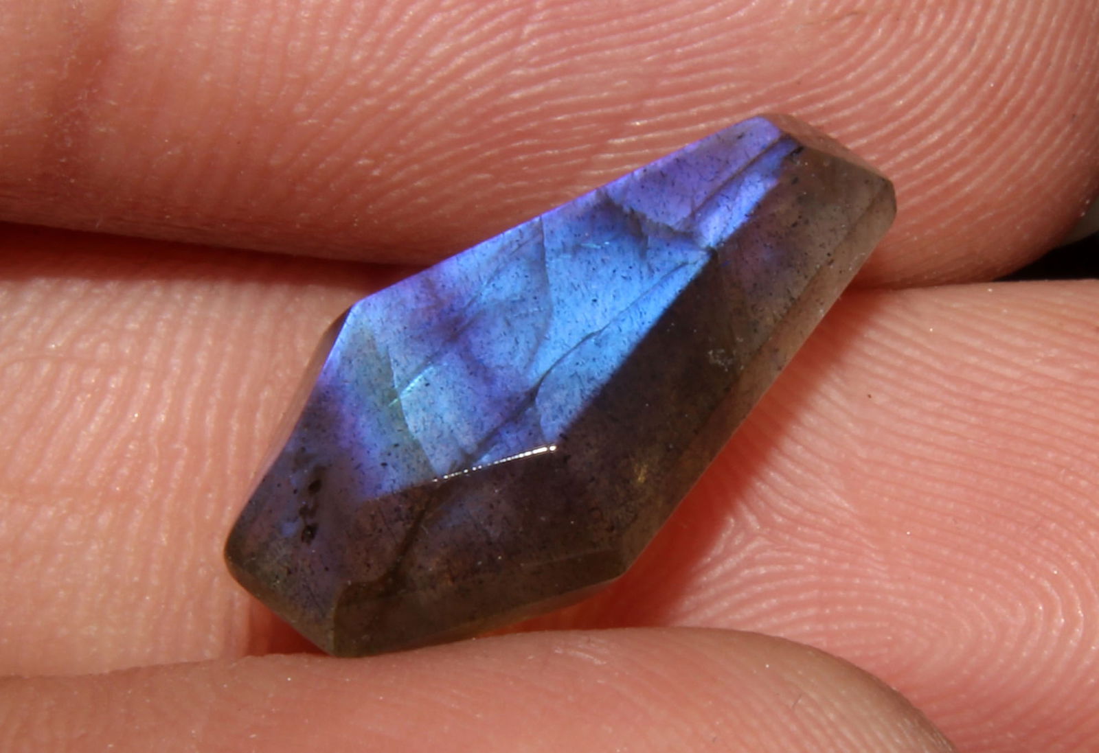 Beautiful " Natural Labradorite " 6.20 Cts Natural Labradorite: No Reserve! Title: Beautiful " Natural Labradorite " 6.20 Cts Natural Labradorite Additional Info: Gemstone : Natural Labradorite Shape : Coffin Cut Weight : 6.20 carats Measurements : 17x10mm, Color