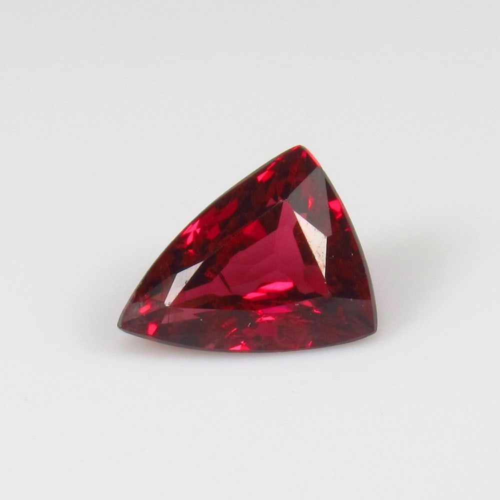 Natural Rhodolite Garnet - 1.33 Ct: No Reserve! Title: Natural Rhodolite Garnet - 1.33 Ct Origin: Mozambique Weight:1.33 Size/Dimnseions: 8.0 x 6.2 x 3.6 mm Shipping: Domestic: Flat-rate of $7.00 to anywhere within the contiguous U