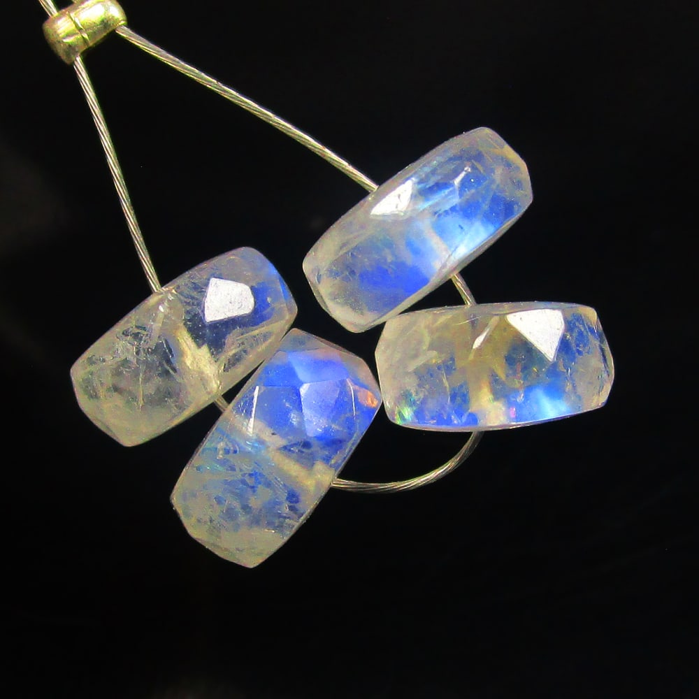 7.23 Ctw Natural 7 Blue Fire Moonstone Round Beads (1 of 2)