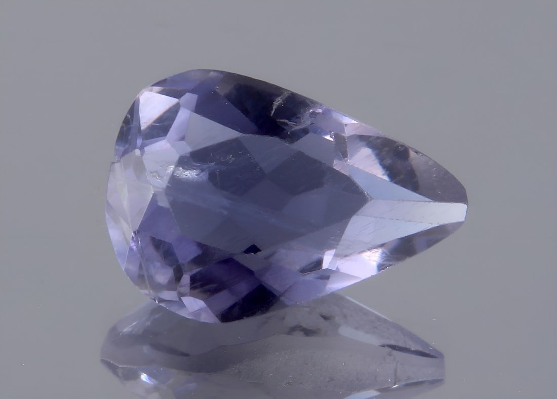 Stunning " Natural Iolite Violet " 1.68 Cts Natural Iolite (1 of 5)