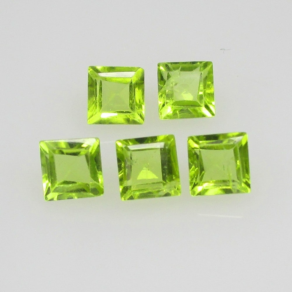 2.51 Ctw Natural Pakistan Peridot Square Set: No Reserve! Title: 2.51 Ctw Natural Pakistan Peridot Square Set Stone Clarity: VVS Gemstone:Natural Peridot Carat Weights: 2.51 Size/Dimensions: 4.0x2.9 - 4.1x3.1 mm / 5 Pc's Additional Info:Top Class