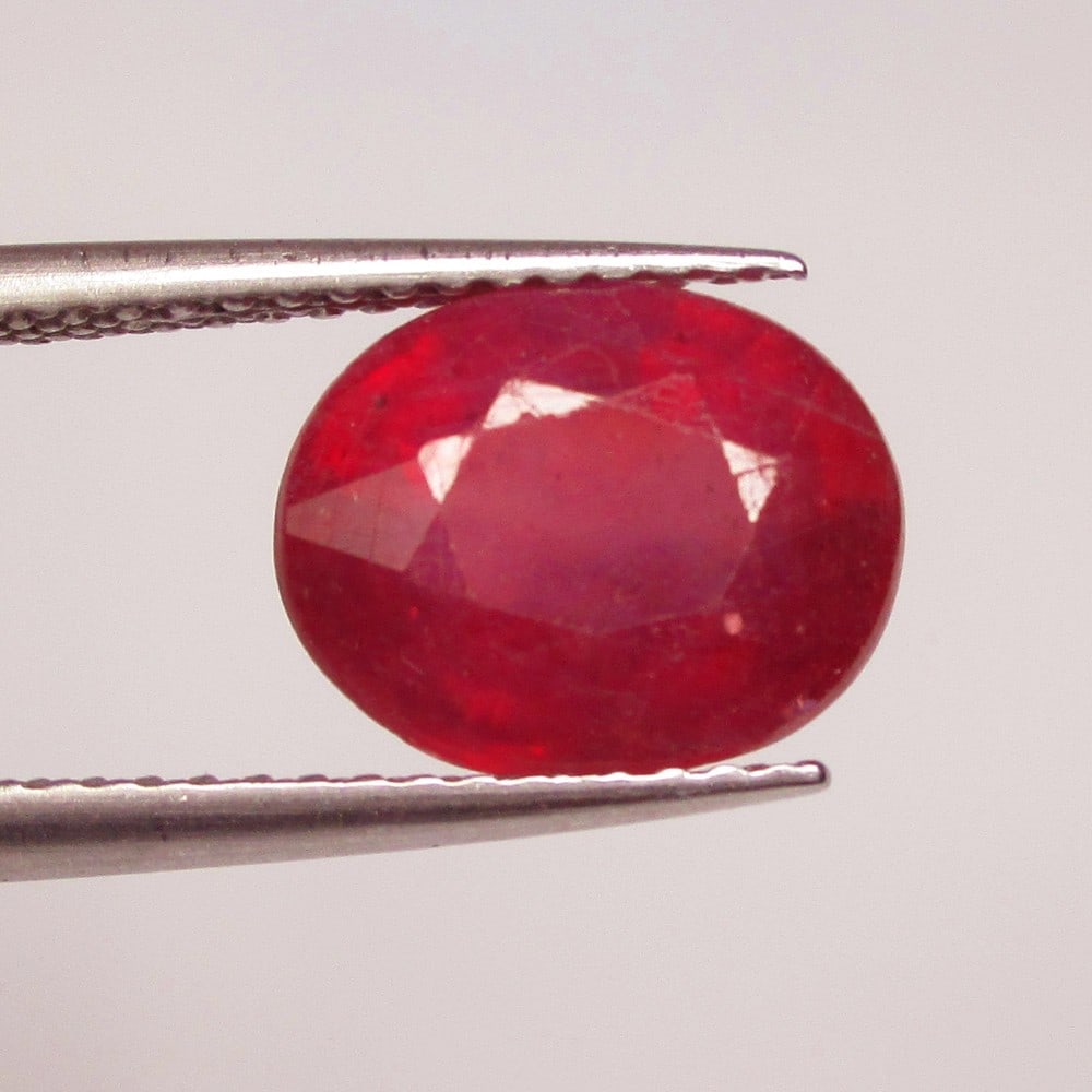 4.26 Ctw Natural Mozambique Red Ruby Oval Cut (1 of 2)