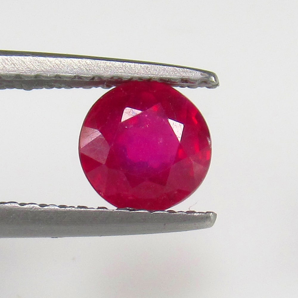 Natural Red Ruby - 1.21 Ct (1 of 2)