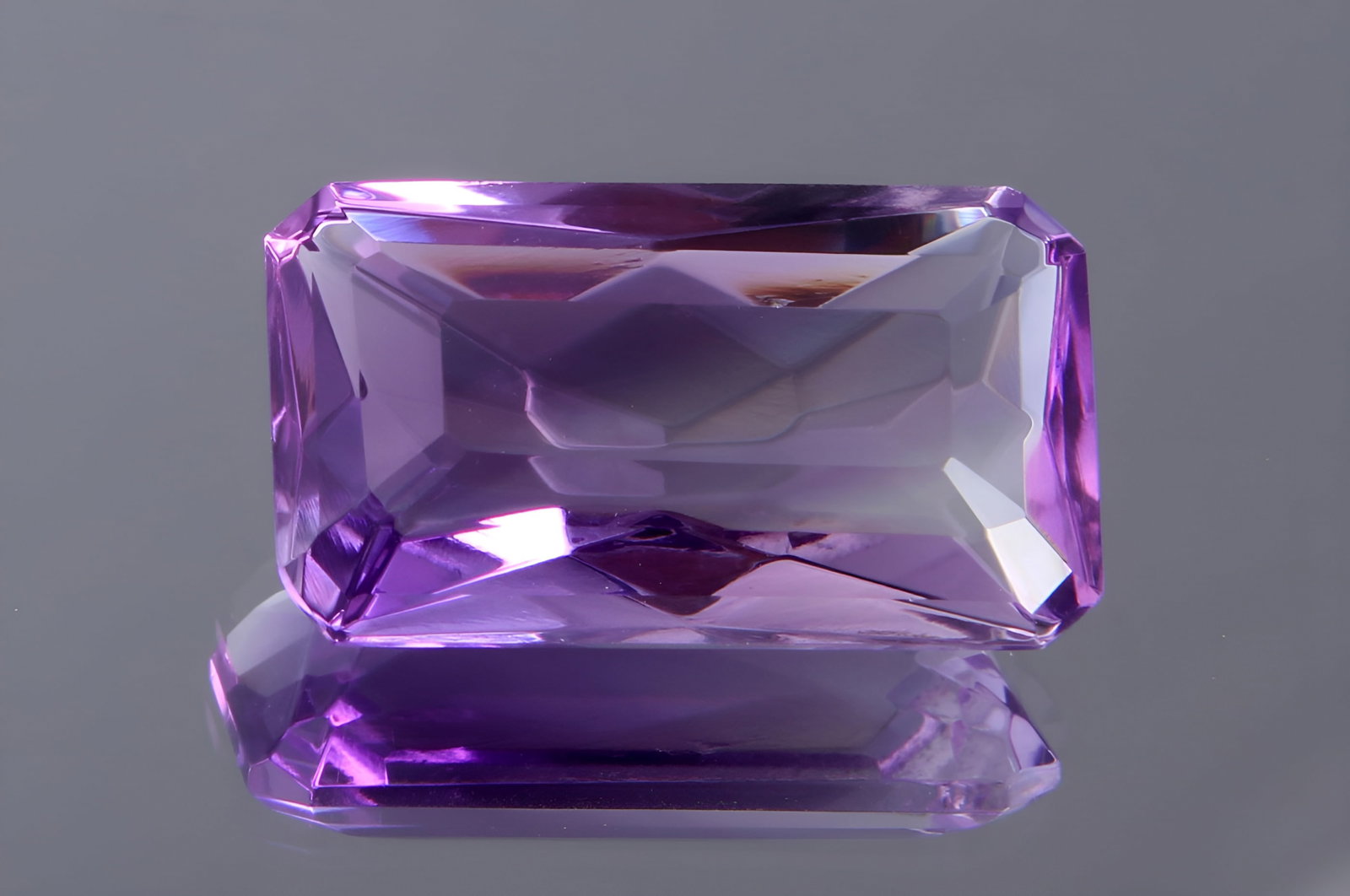 Wonderful " Natural Rose De France Amethyst " 6.37 cts Natural Rose De France Amethyst: No Reserve! Title: Wonderful " Natural Rose De France Amethyst " 6.37 cts Natural Rose De France Amethyst Additional Info: Gemstone : Natural Rose De France Amethyst Origin : Africa Weight : 6.37 cara