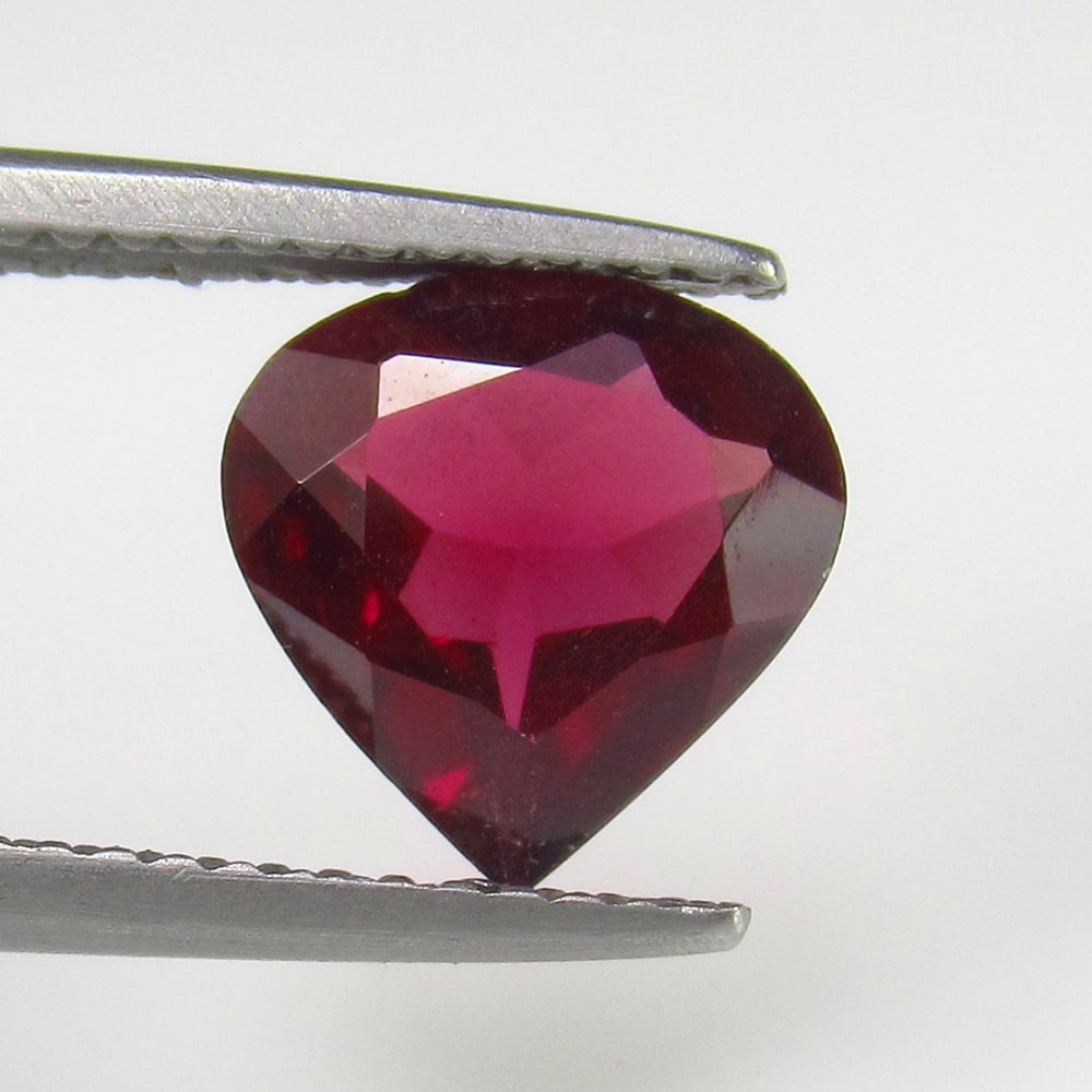 2.07 Ct - Natural Rhodolite Garnet: No Reserve! Title: 2.07 Ct - Natural Rhodolite Garnet Description: Gemstone Gemstones: Garnet Carat: 2.07 Size/Dimensions:8.9 x 8.8 x 3.8 mm Shipping: Domestic: Flat-rate of $7.00 to anywhere wit