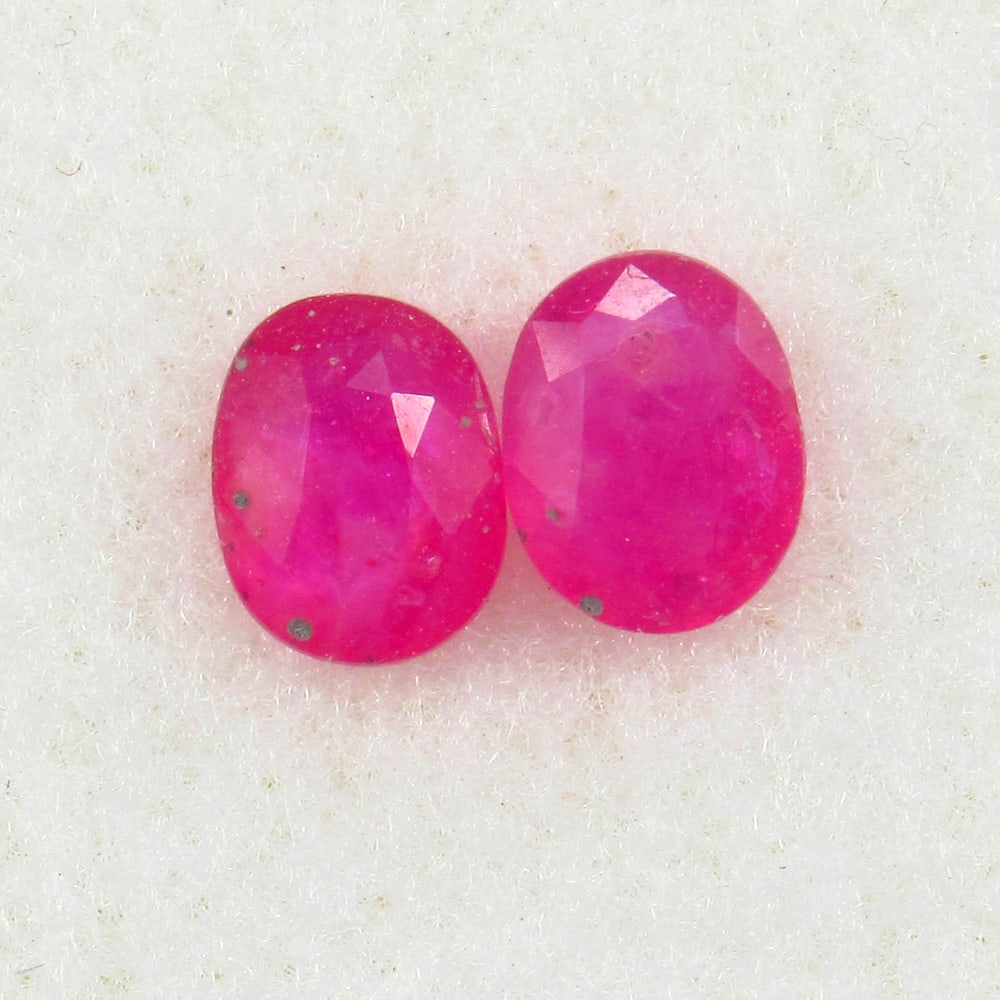 Natural Pinkish Red Ruby Pair- 0.90 Ct (1 of 3)