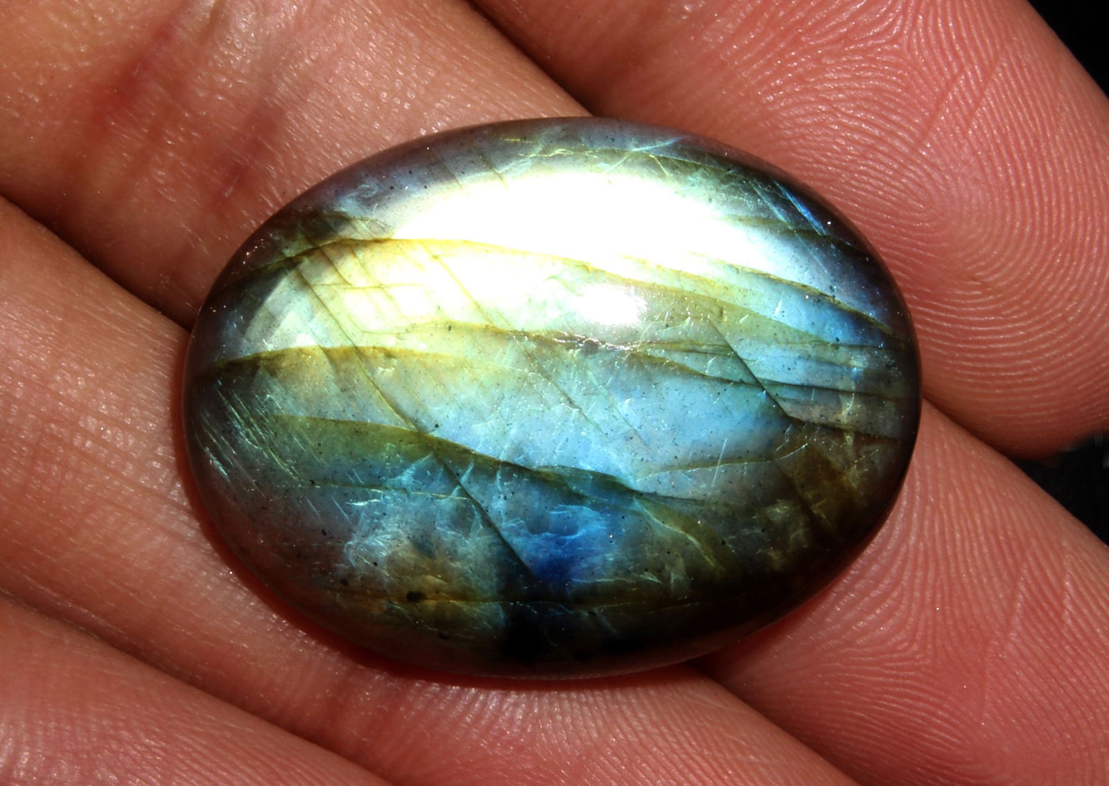 Lovely " Natural Labradorite " 36.00 Cts Natural Labradorite: No Reserve! Title: Lovely " Natural Labradorite " 36.00 Cts Natural Labradorite Additional Info: Gemstone : Natural Labradorite Shape : OVal Cabochan Weight : 36.00 carats Measurements : 28.00x22.55x6