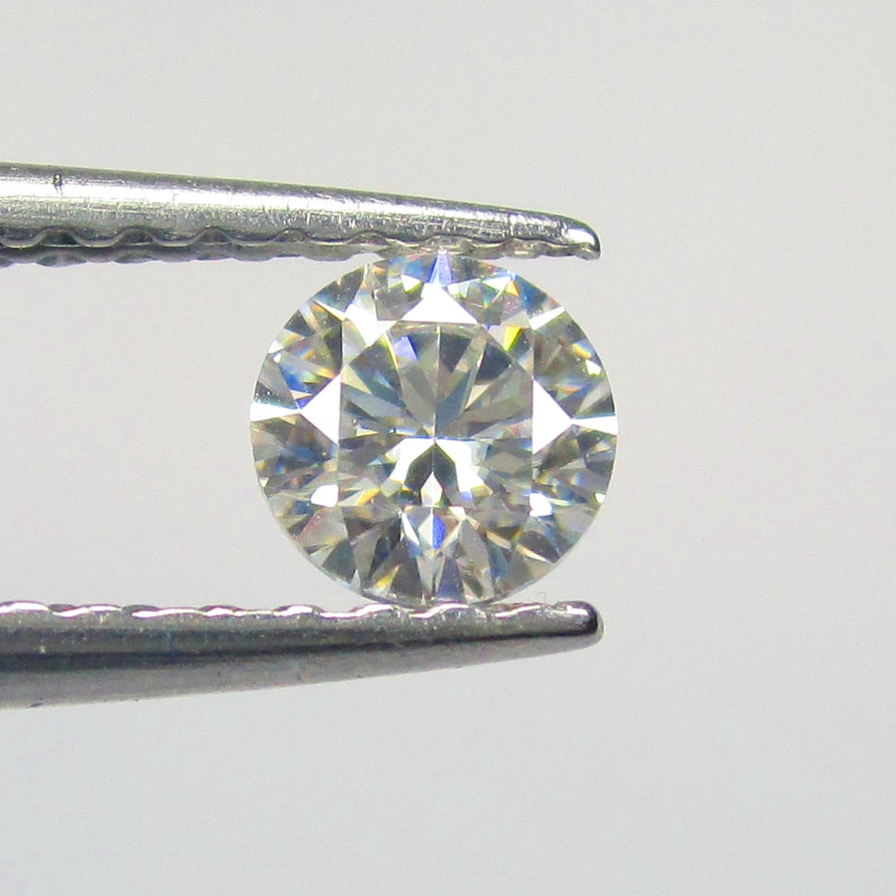 0.24 Ctw Natural Moissanite Round Cut: No Reserve! Title: 0.24 Ctw Natural Moissanite Round Cut Stone Clarity: Transparent Gemstone:Natural Moissanite Carat Weights: 0.24 Size/Dimensions: 4.10 x 4.10 x 2.60 mm Additional Info:Round Cut / O