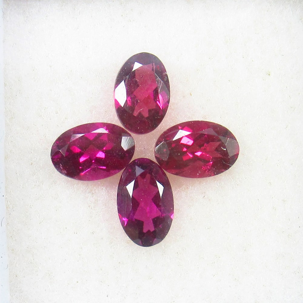 2.08 Ct - Natural Rhodolite Garnet Set: No Reserve! Title: 2.08 Ct - Natural Rhodolite Garnet Set Description: Gemstone Gemstones: Garnet Carat: 2.08 Size/Dimensions:6.0x4.0 - 6.4.x4.7 mm Shipping: Domestic: Flat-rate of $7.00 to anywh