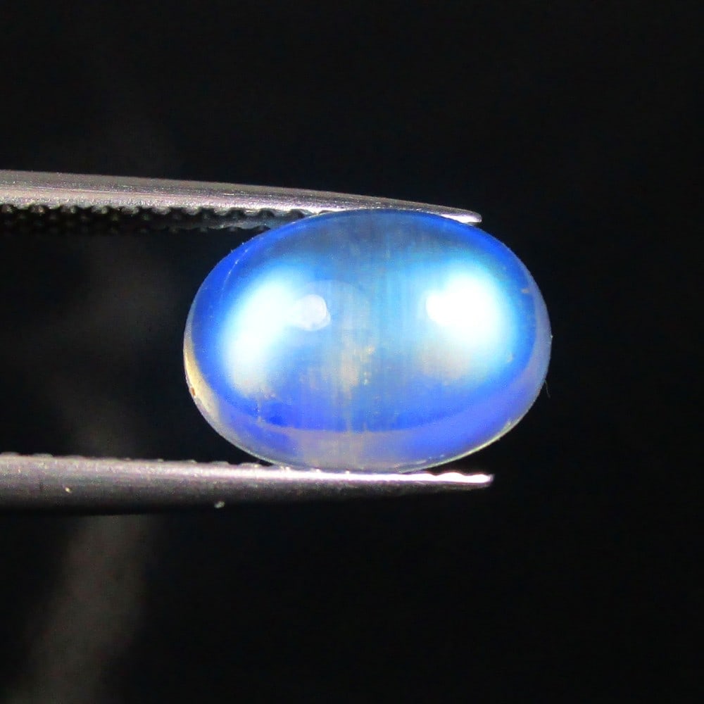 2.57 Ctw Natural Blue Moonstone Oval Cab: No Reserve! Title: 2.57 Ctw Natural Blue Moonstone Oval Cab Stone Clarity: Translucent Gemstone:Natural Moonstone Carat Weights: 2.57 Size/Dimensions: 10.20 x 7.50 x 4.60 mm Additional Info:Excellent 