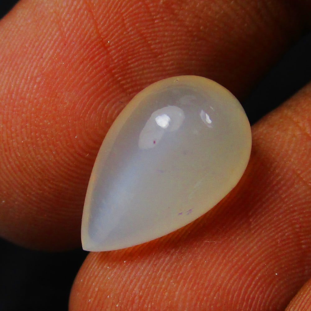 5.68 Ctw Natural Moonstone Pear Drop: No Reserve! Title: 5.68 Ctw Natural Moonstone Pear Drop Stone Clarity: Translucent Gemstone:Natural Moonstone Carat Weights: 5.68 Size/Dimensions: 13.70 x 13.70 x 8.40 mm Additional Info:Excellent Pea