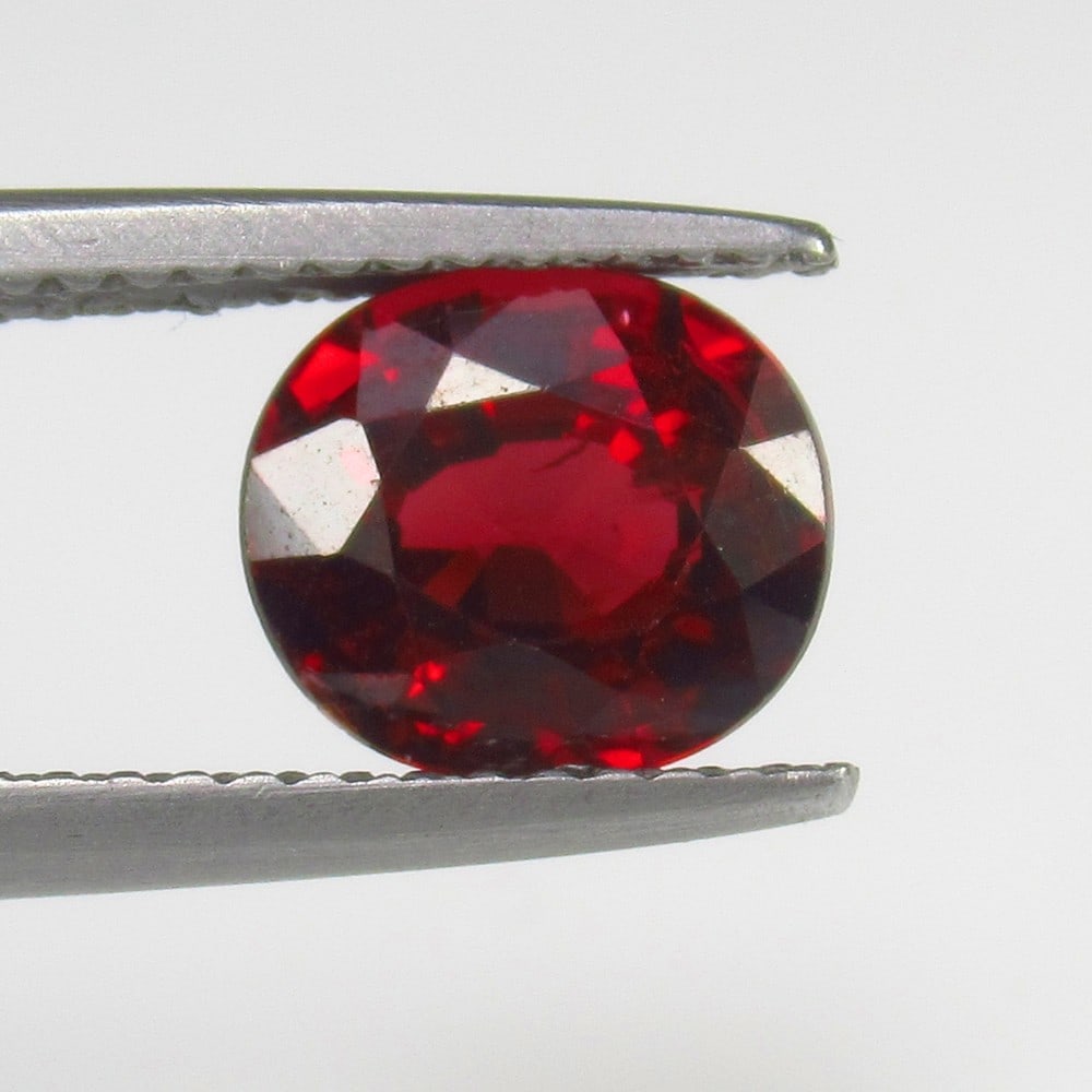 Natural Rhodolite Garnet - 2.21 Ct: No Reserve! Title: Natural Rhodolite Garnet - 2.21 Ct Origin: Mozambique Weight:2.21 Size/Dimnseions: 8.0 x 7.0 x 4.7 mm Shipping: Domestic: Flat-rate of $7.00 to anywhere within the contiguous U