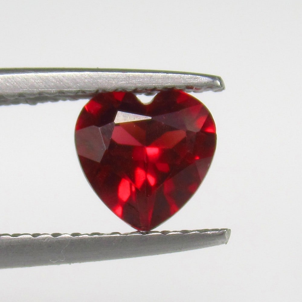 Natural Rhodolite Garnet - 1.01 Ct: No Reserve! Title: Natural Rhodolite Garnet - 1.01 Ct Origin: Mozambique Weight:1.01 Size/Dimnseions: 6.2 x 6.2 x 3.6 mm Shipping: Domestic: Flat-rate of $7.00 to anywhere within the contiguous U