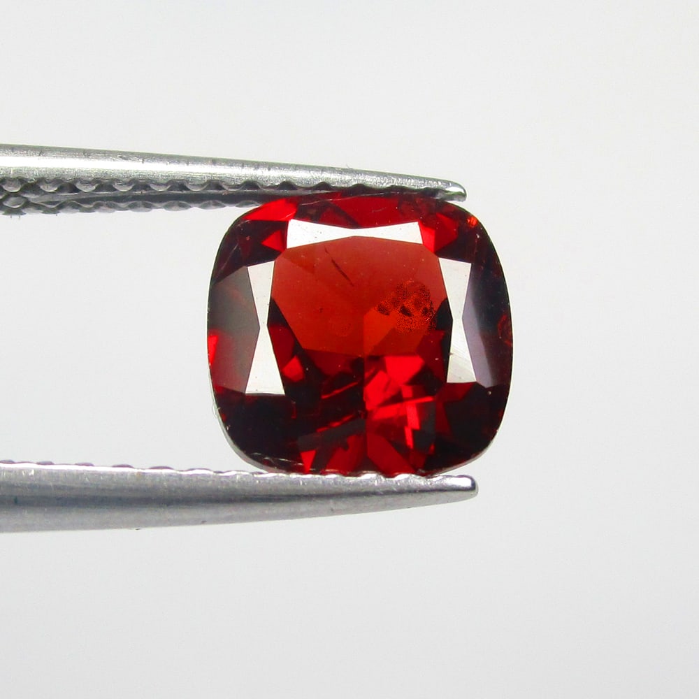 1.76 Ctw Natural Rhodolite Garnet Cushion Cut: No Reserve! Title: 1.76 Ctw Natural Rhodolite Garnet Cushion Cut Stone Clarity: VVS Gemstone:Natural Rhodolite Garnet Carat Weights: 1.76 Size/Dimensions: 7.10 x 7.00 x 4.20 mm Additional Info:Purplis