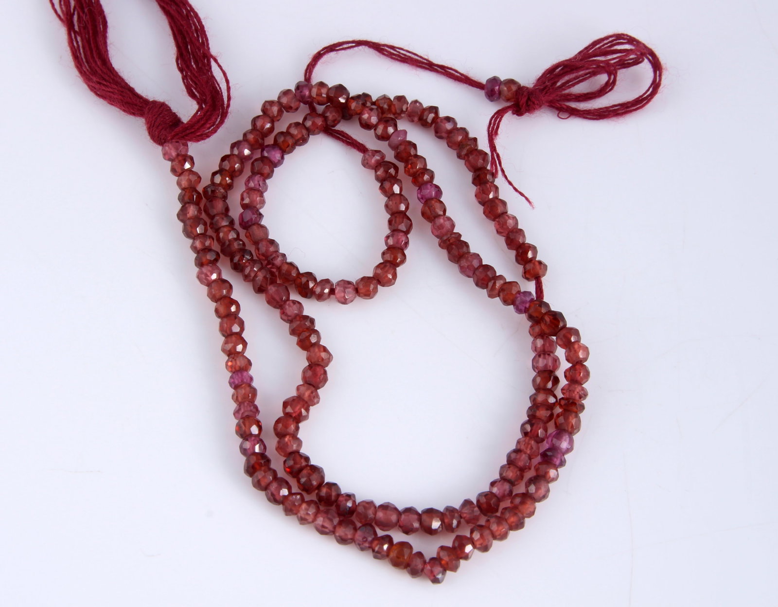 Delightful " Natural Pyrope Almandine Garnet " 24.45 Cts Natural Pyrope Almandine Garnet: No Reserve! Title: Delightful " Natural Pyrope Almandine Garnet " 24.45 Cts Natural Pyrope Almandine Garnet Additional Info: Gemstone : Natural Almandine Garnet Shape and cut : Beads Cut Origin : Afri