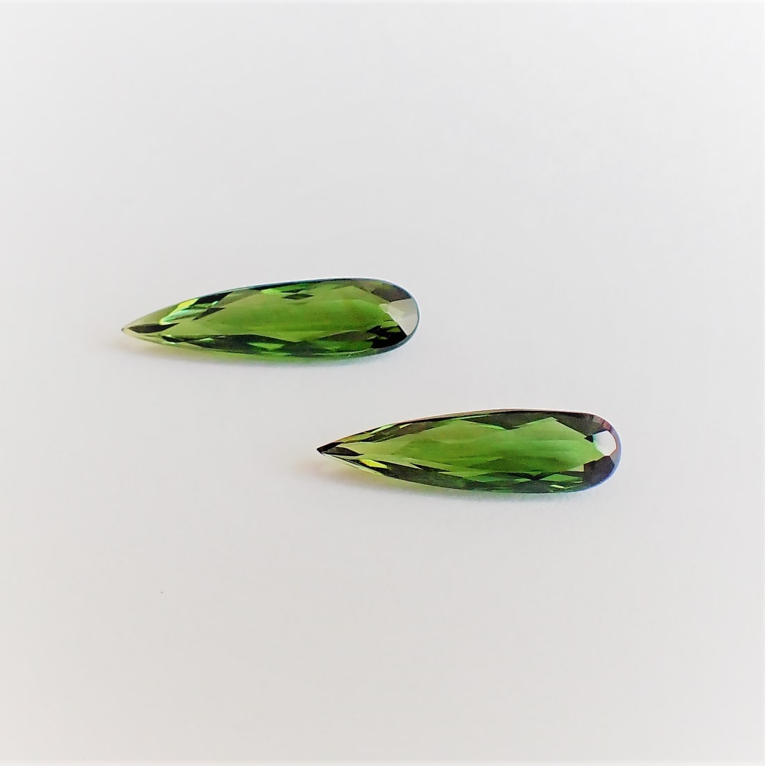 Green Tourmaline Pair Certified - 1.86 ct (1 of 10)
