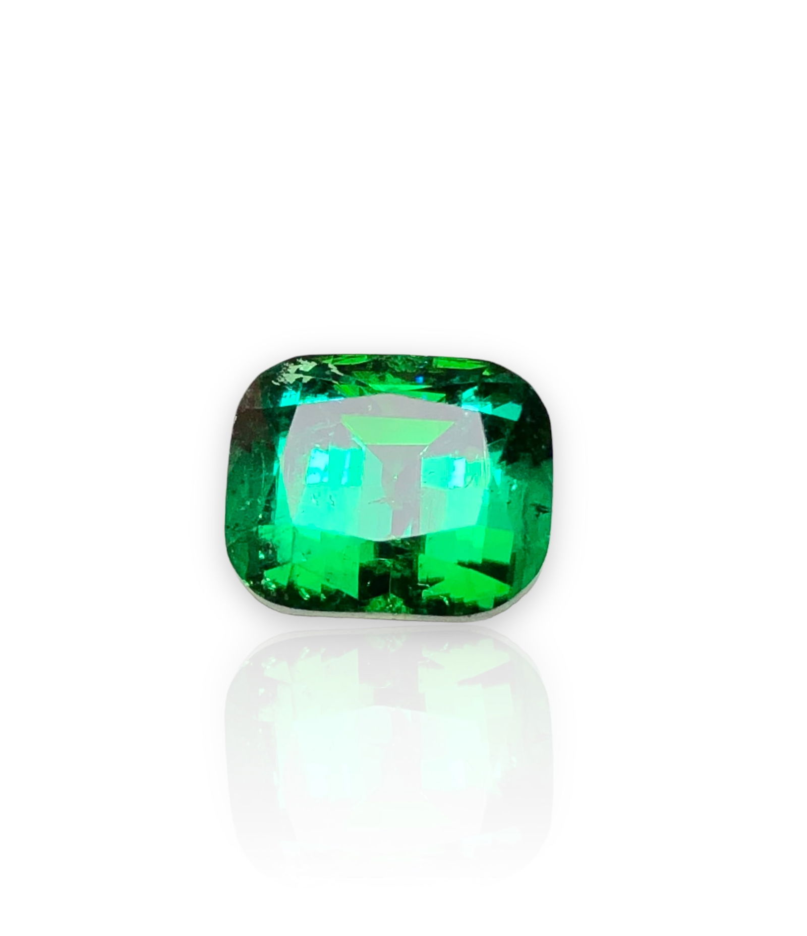 3.95 Carats Top Quality Green Tourmaline - 10X8X7 mm (1 of 3)