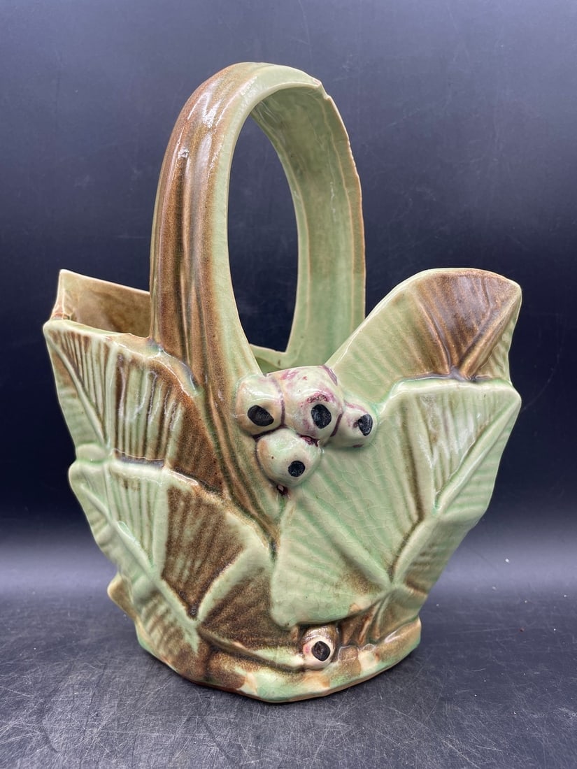 VINTAGE 1940's MCCOY ART POTTERY BASKET PLANTER (1 of 7)