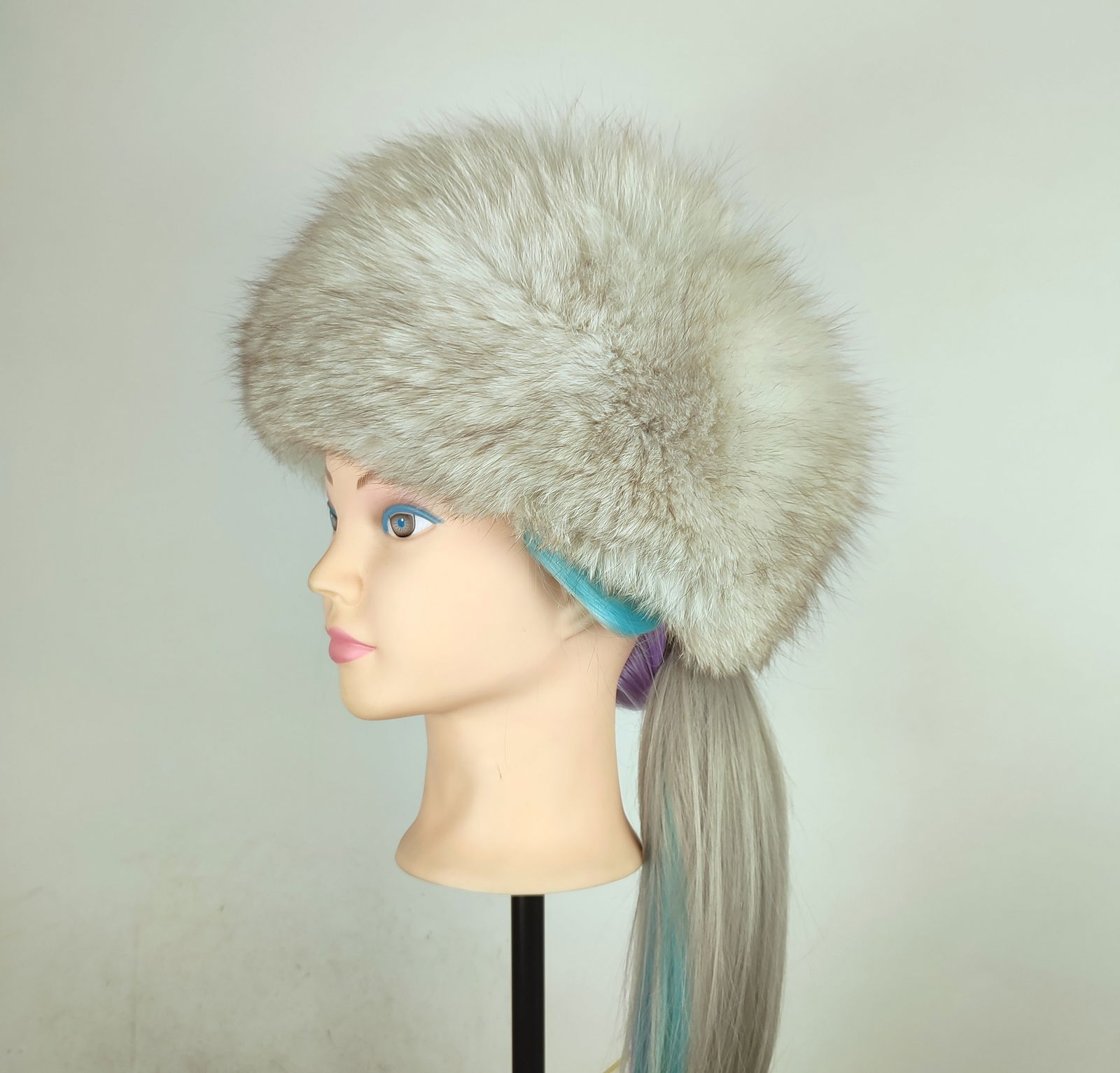 BLUE FOX FUR HAT (1 of 5)