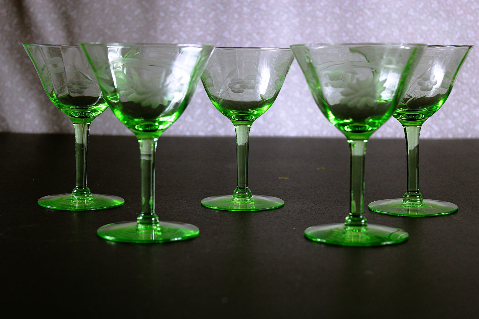 Lot of 5  Etched Vaseline Martini Drinking Glasses (1 of 2)