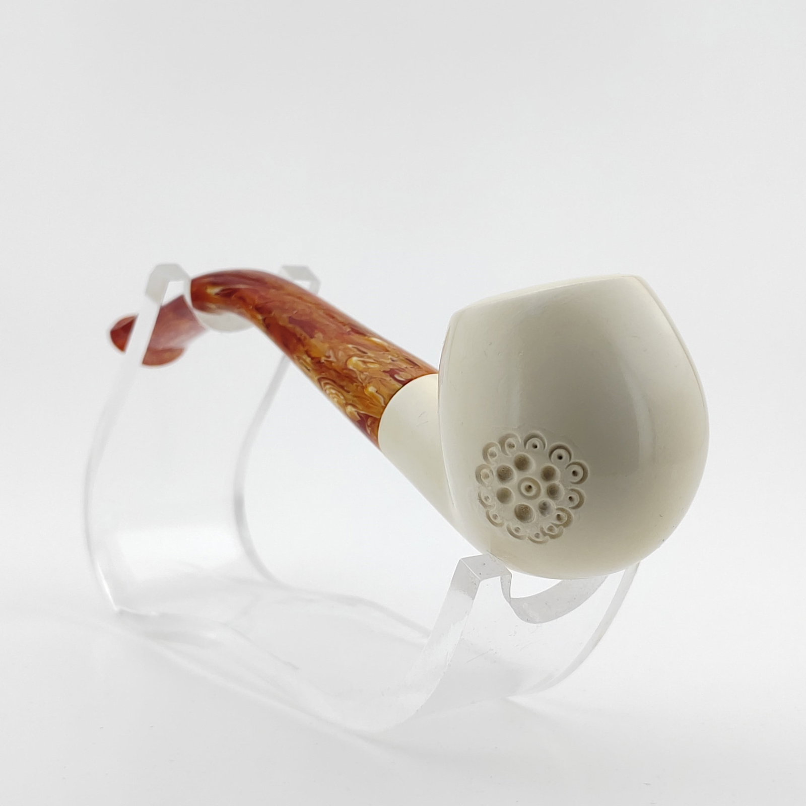 Classic Embroidered Meerschaum Pipe: Title: Classic Embroidered Meerschaum Pipe Materials: Meerschaum Dimension: 4.9 inch (12.5cm) Description: Classic Embroidered,Hand carved Meerschaum Pipe. Made in Turkey,Eskisehir by Meerschaum Carve